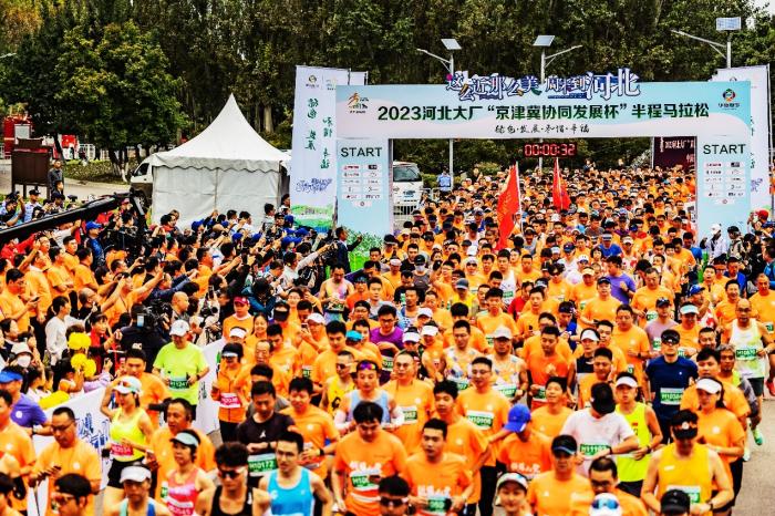 两届奥运射击冠军杨凌等嘉宾助力河北大厂半程