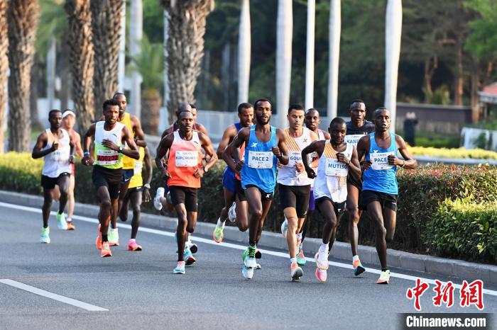 厦门马拉松正式鸣枪开跑，刷新16年来国内男子纪