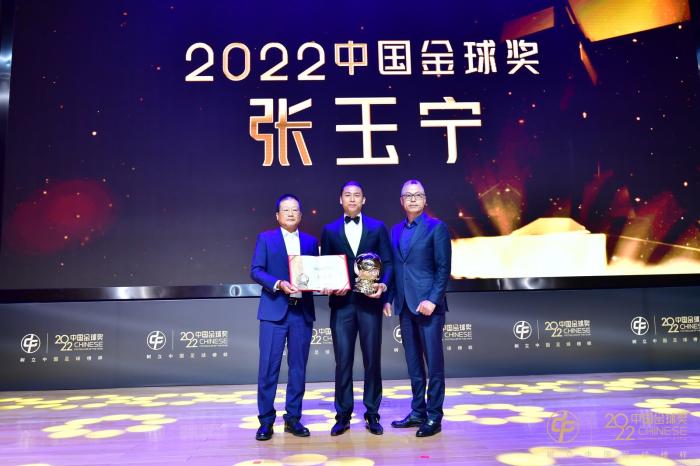 张玉宁首夺金球，水庆霞揽金帅，中国足球迎来