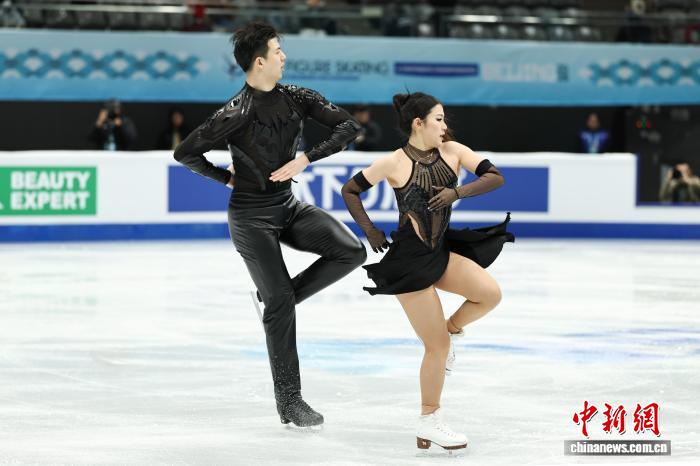 日本队包揽四大洲花样滑冰锦标赛女子单人金银