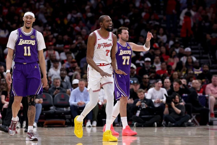 火箭战术调整难破湖人双星碾压 阵容短板暴露争