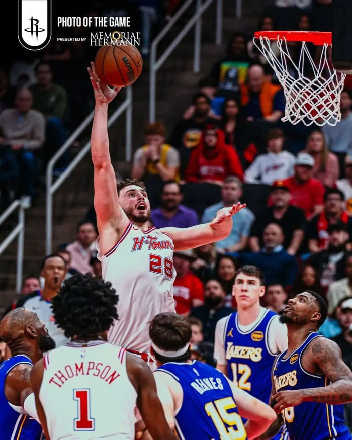 火箭战术调整难破湖人双星碾压 阵容短板暴露争