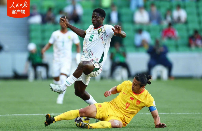 中国男足对阵喀麦隆两球告负 邵佳一执教首秀显