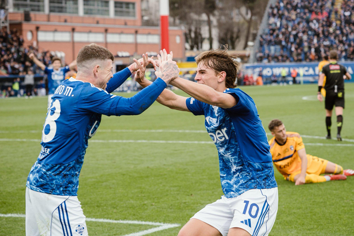 科莫队法布雷加斯执教成绩飙升冲击欧冠资格