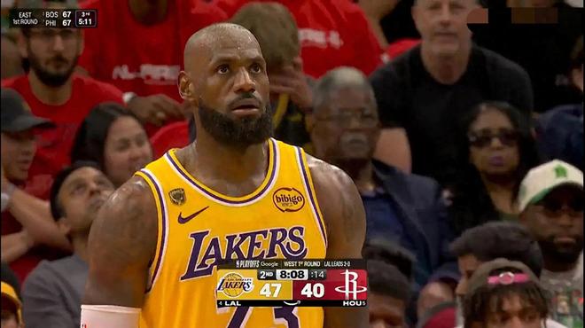 勒布朗·詹姆斯绝平三分助湖人3-0横扫火箭