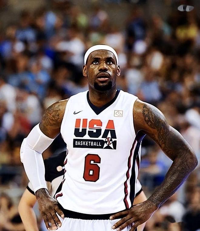 勒布朗·詹姆斯绝平三分助湖人3-0横扫火箭